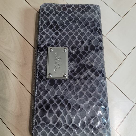 Michael Kors Grey Black Snakeskin Embossed Leather Wallet - Picture 7 of 15